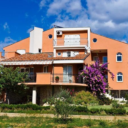 Apartments Poljski Put V نوفاليا المظهر الخارجي الصورة